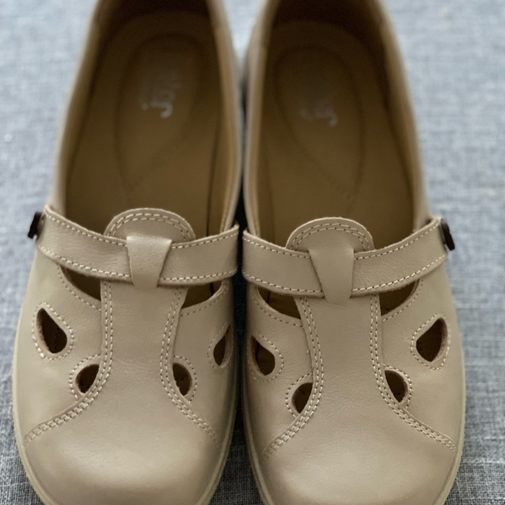 Hotter Cream Flats with Decorative Cutouts - Picture 2 of 7